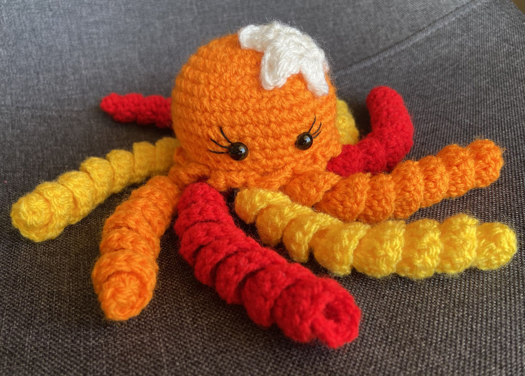 Peluche pieuvre orange au crochet – Amigurumi fait main en France Les Crochets d'Isabelle