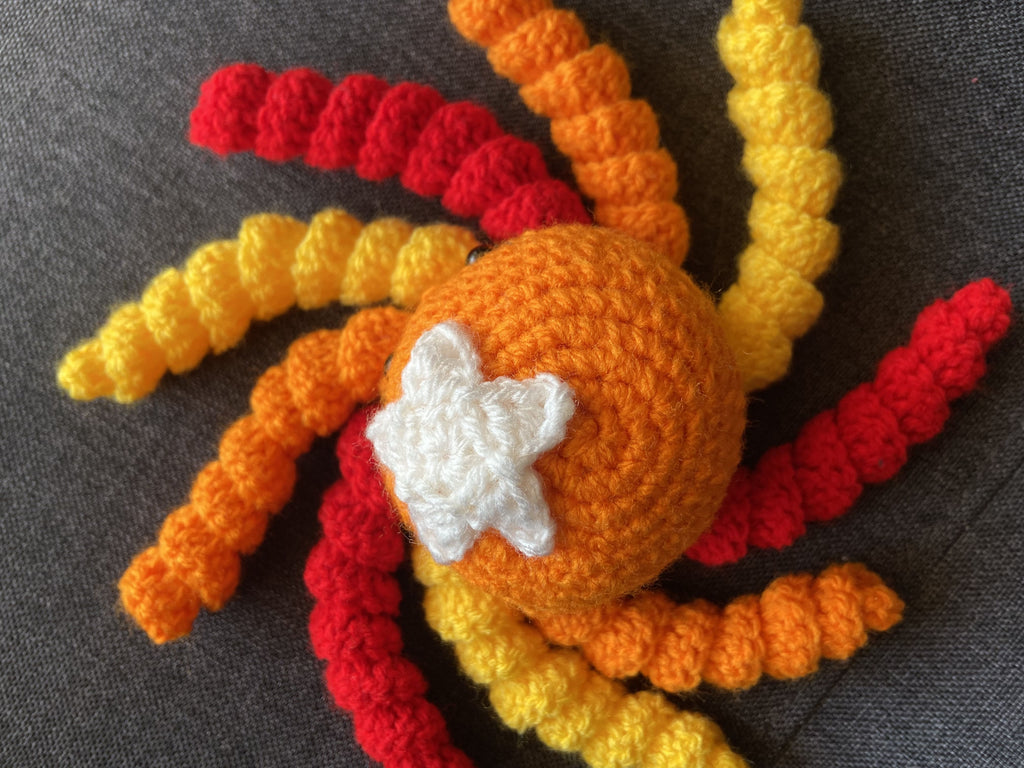 Peluche pieuvre orange au crochet – Amigurumi fait main en France Les Crochets d'Isabelle