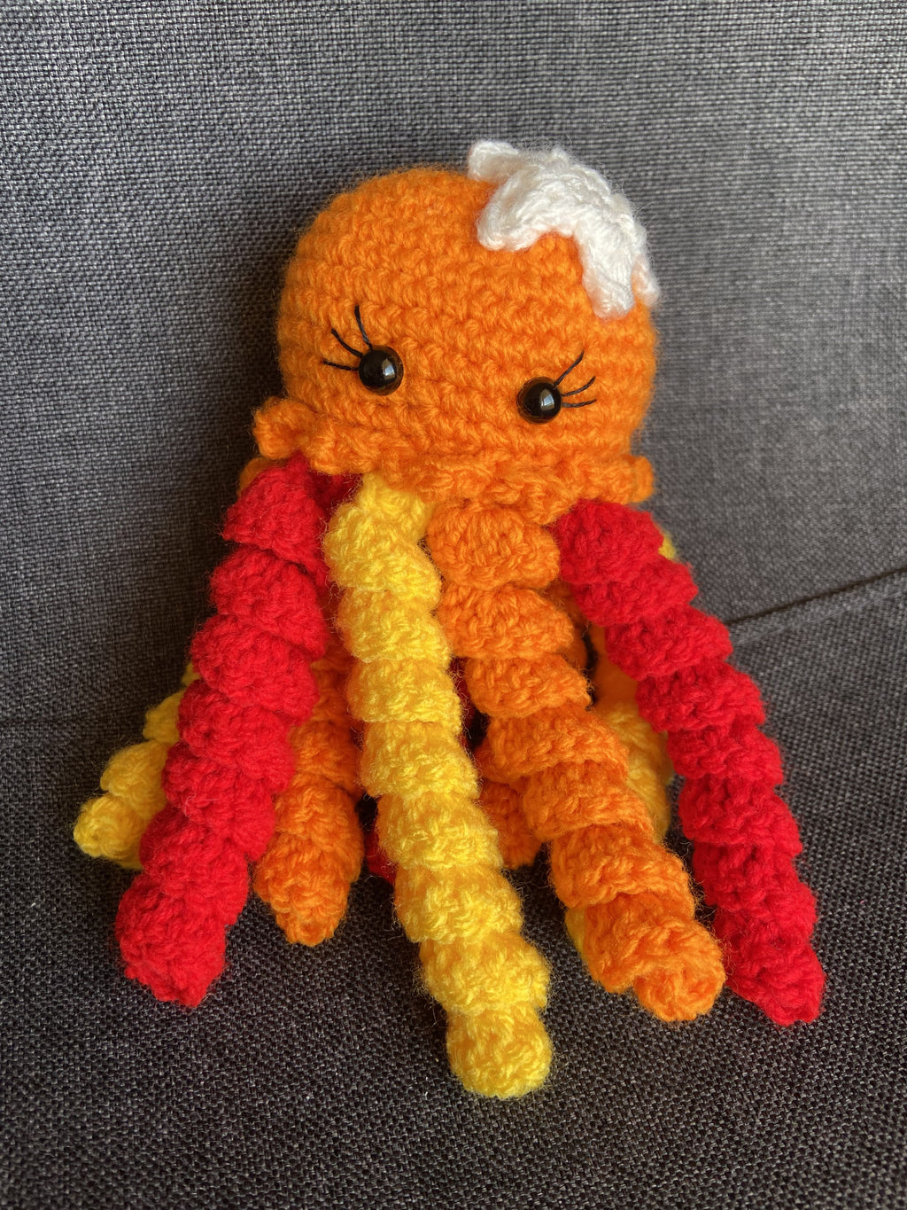 Peluche pieuvre orange au crochet – Amigurumi fait main en France Les Crochets d'Isabelle