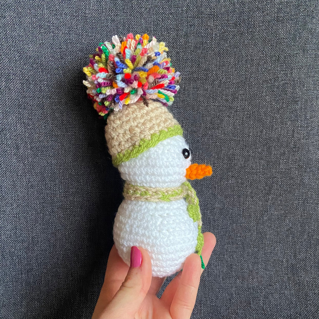 Peluche bonhomme de neige au crochet – Décoration Noël fait main en France Les Crochets d'Isabelle