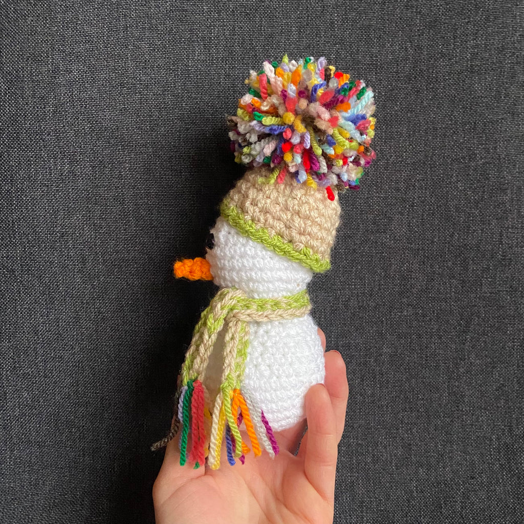 Peluche bonhomme de neige au crochet – Décoration Noël fait main en France Les Crochets d'Isabelle