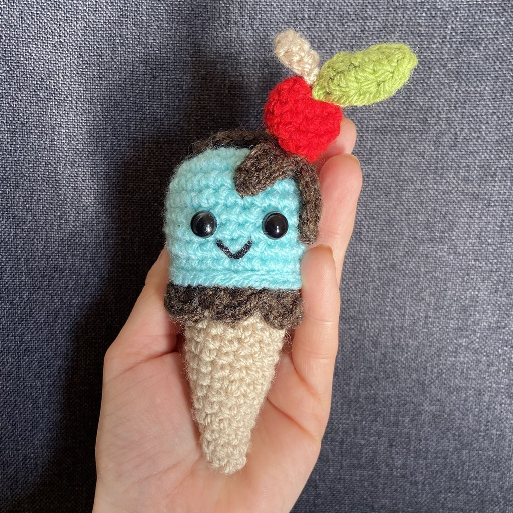 Duo de Glaces au Crochet – Décoration Amigurumi Fait Main en France Les Crochets d'Isabelle