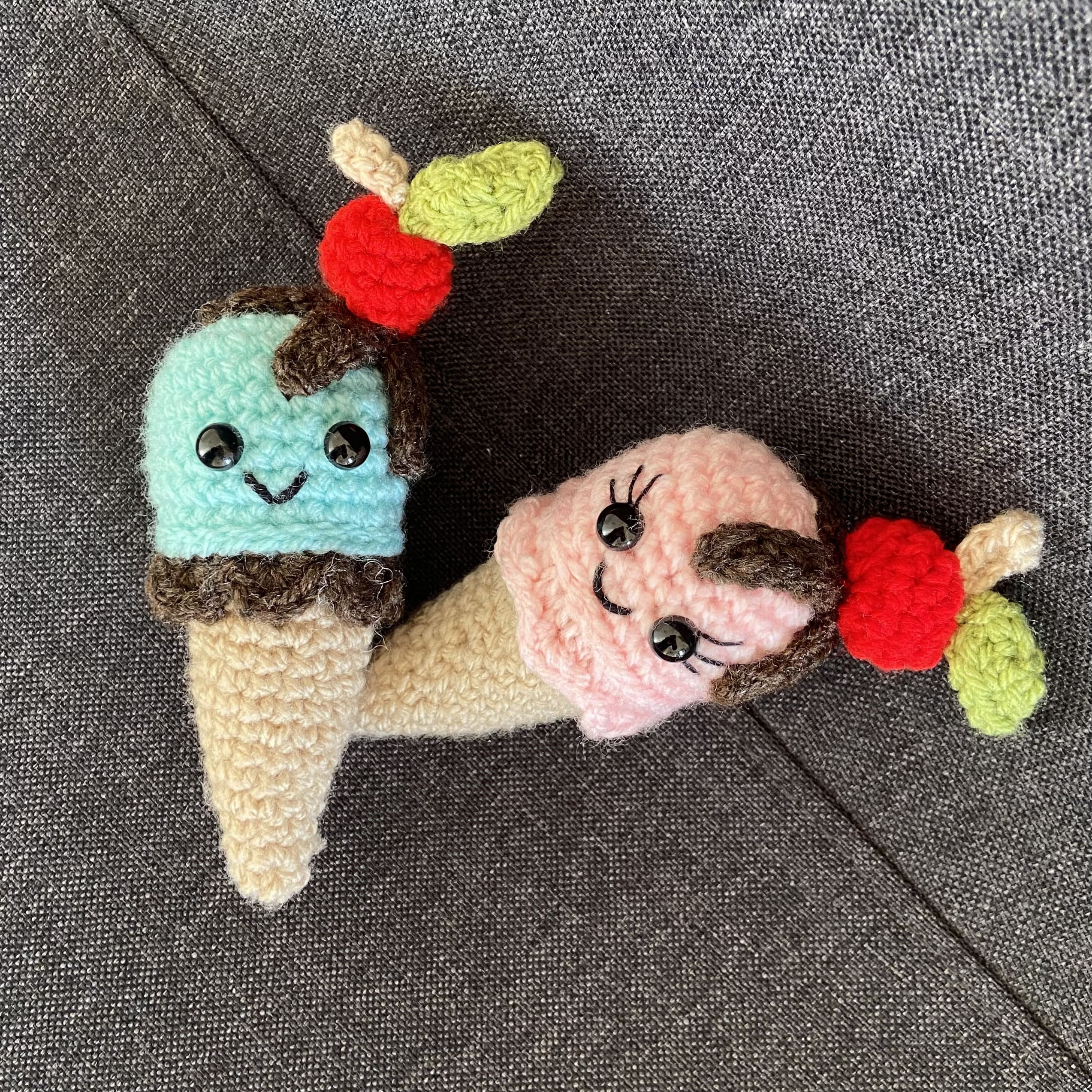 Duo de Glaces au Crochet – Décoration Amigurumi Fait Main en France Les Crochets d'Isabelle