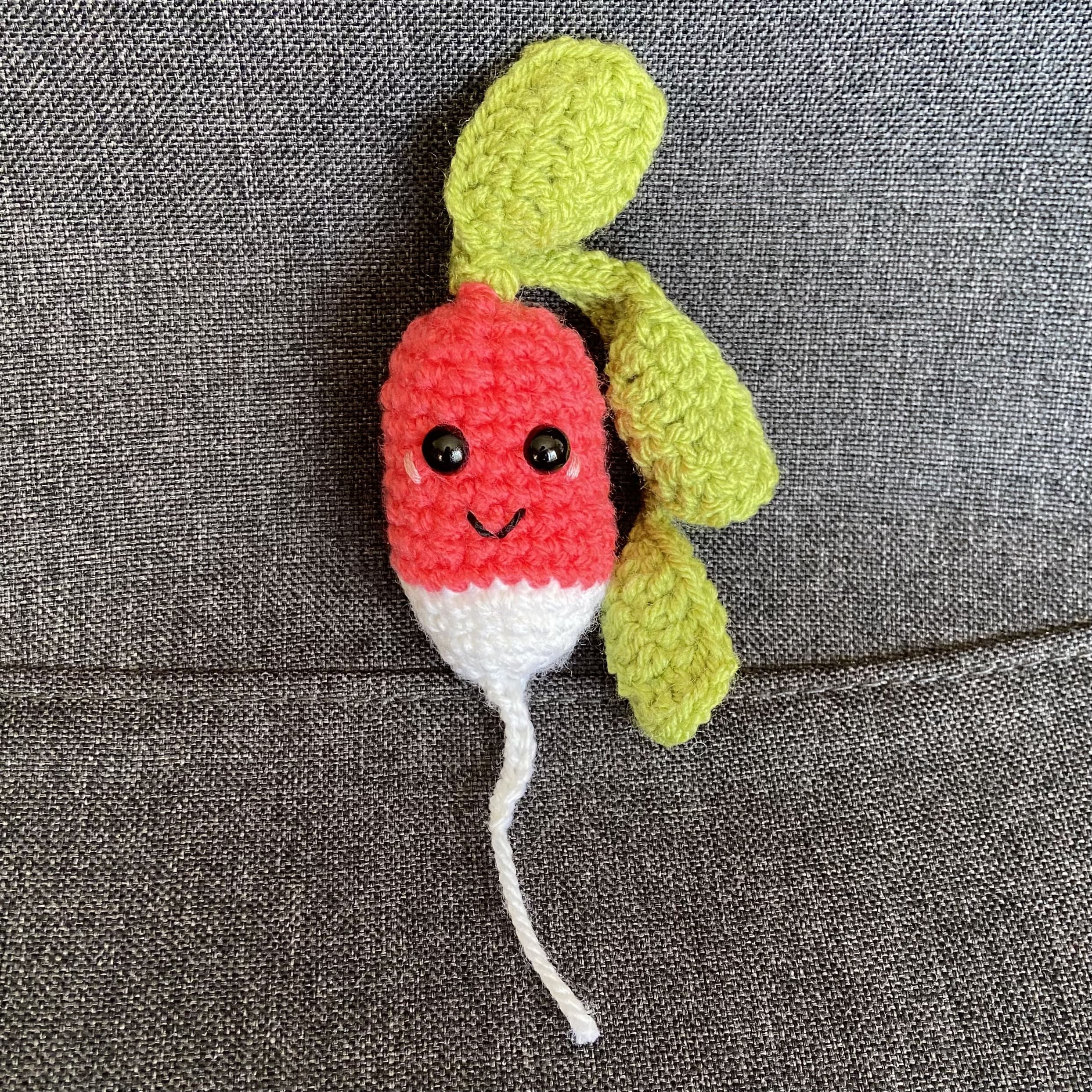 Peluche radis au crochet – Déco cuisine cottagecore fait main en France Les Crochets d'Isabelle