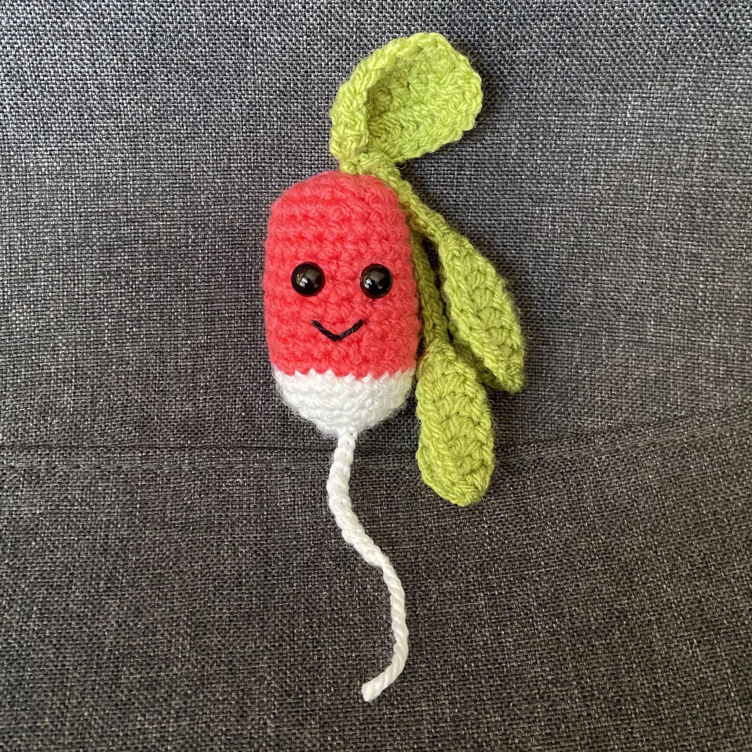 Peluche radis au crochet – Déco cuisine cottagecore fait main en France Les Crochets d'Isabelle