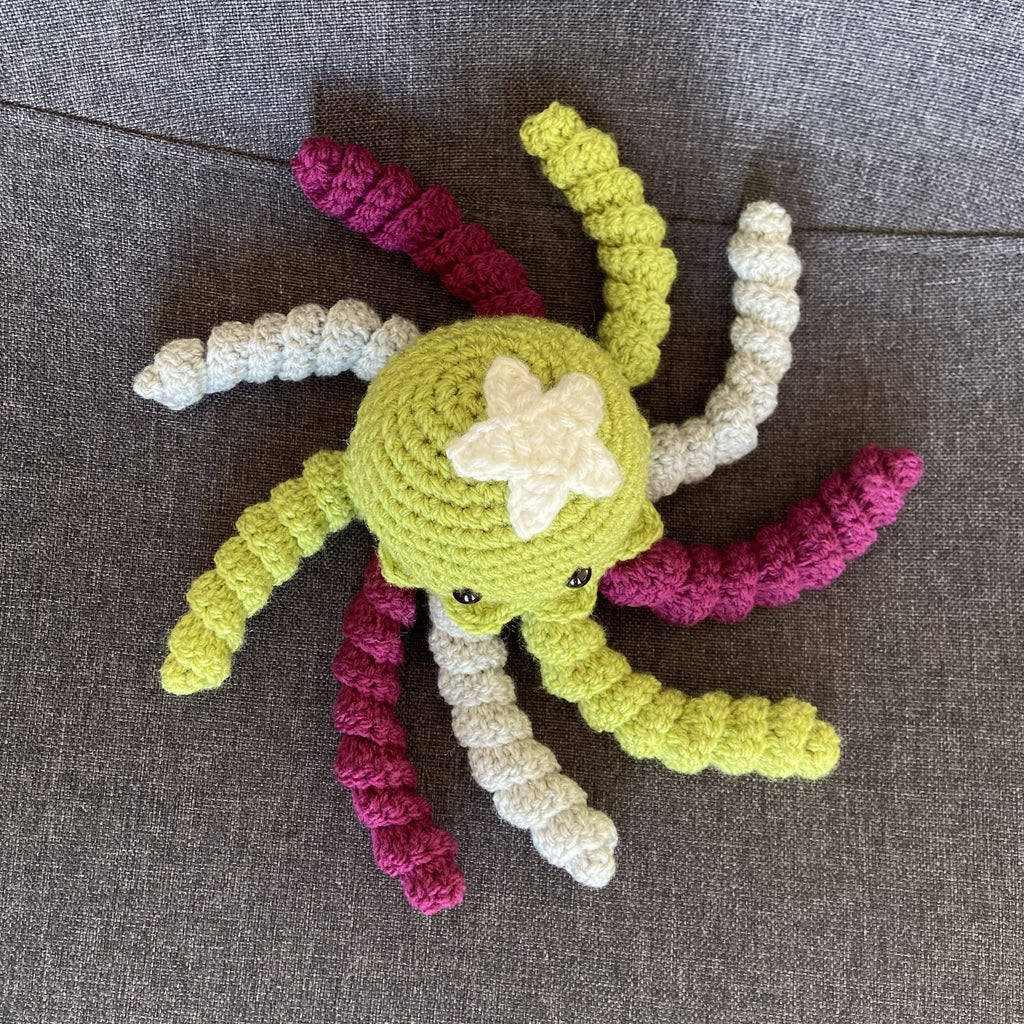 Peluche pieuvre verte au crochet – Amigurumi fait main en France Les Crochets d'Isabelle