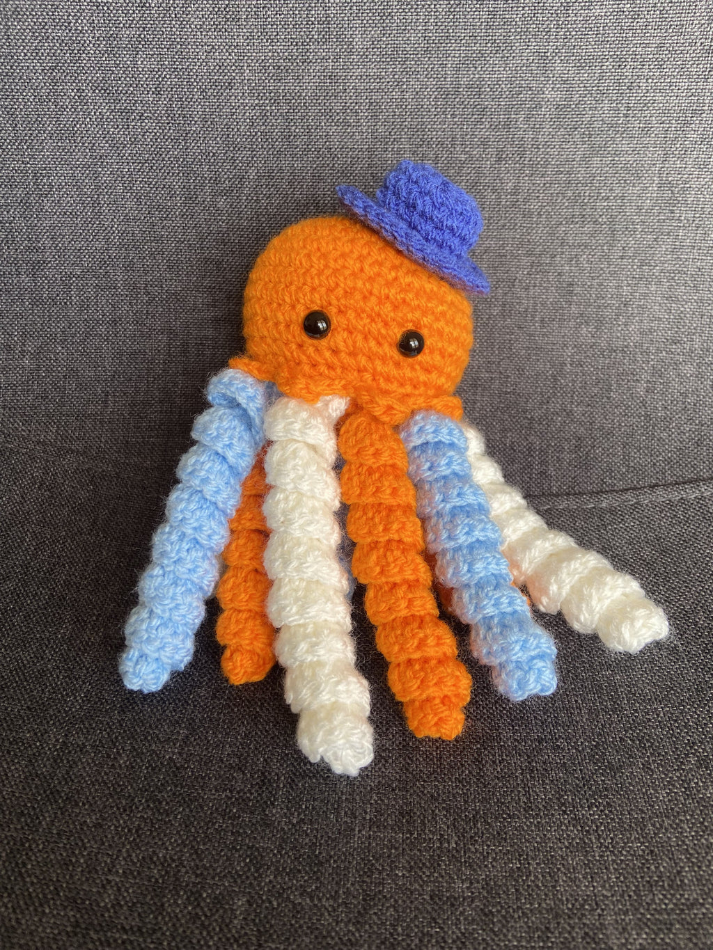 Peluche pieuvre bleue au crochet – Amigurumi fait main en France Les Crochets d'Isabelle