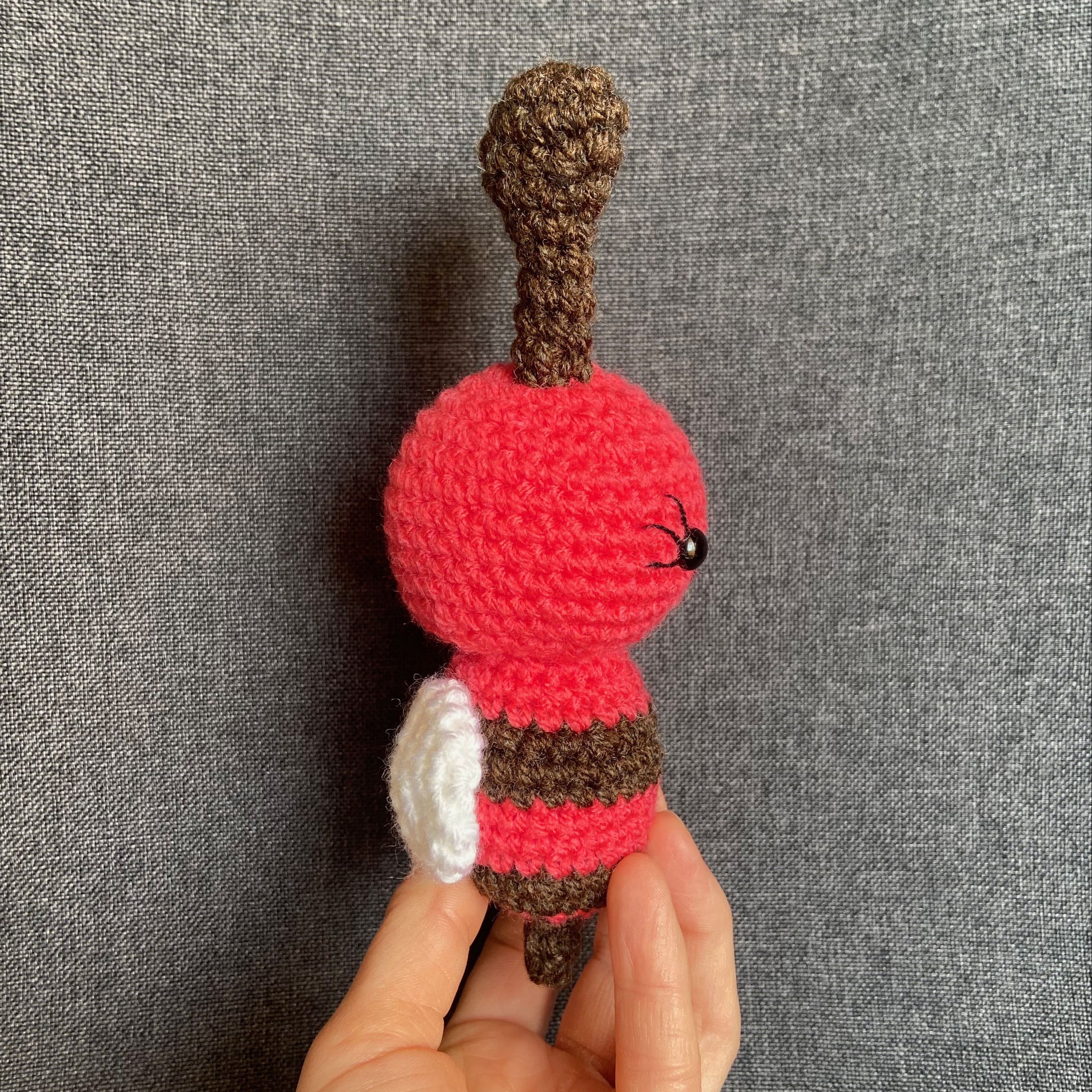 Peluche abeille rose fuchsia au crochet – Amigurumi fait main en France Les Crochets d'Isabelle