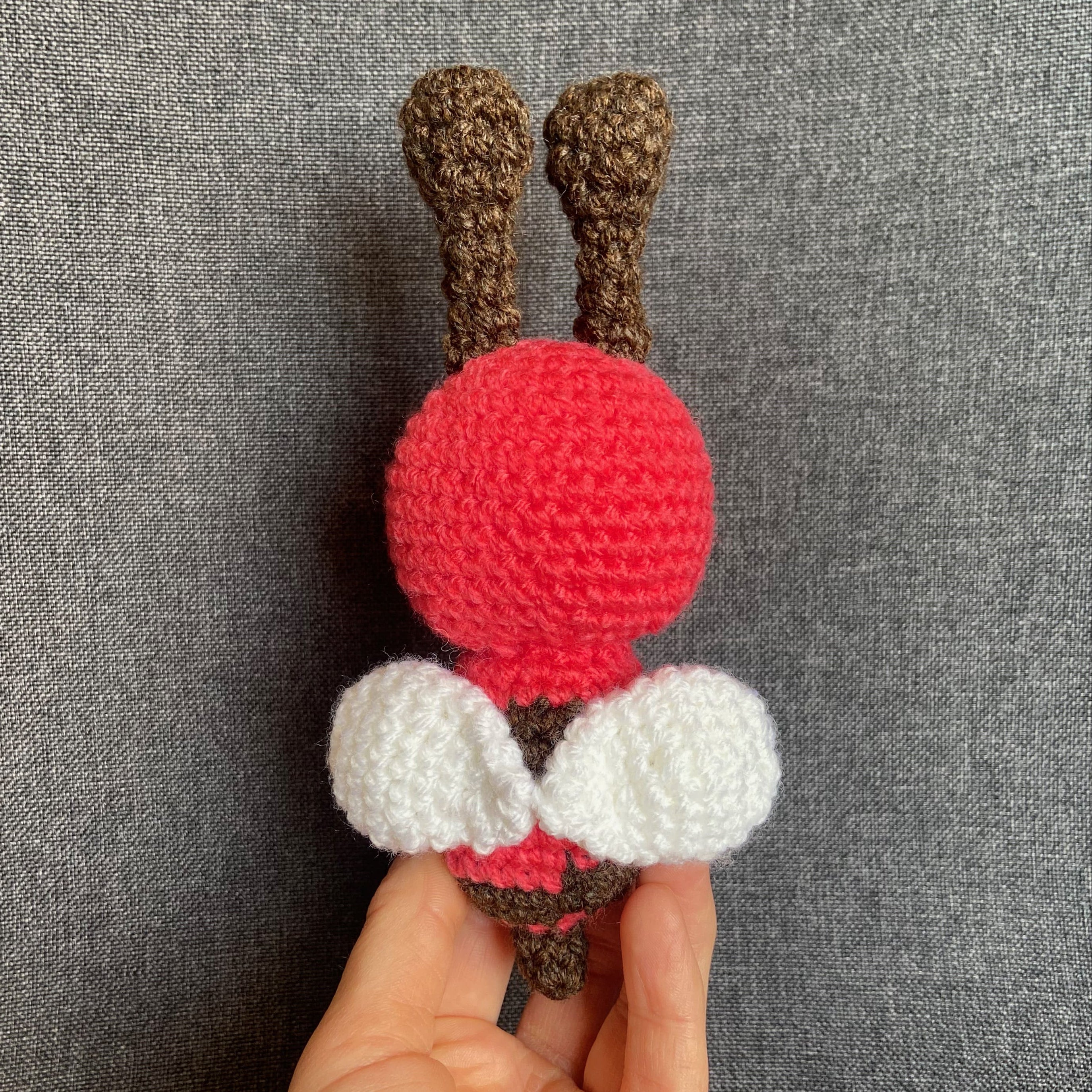 Peluche abeille rose fuchsia au crochet – Amigurumi fait main en France Les Crochets d'Isabelle
