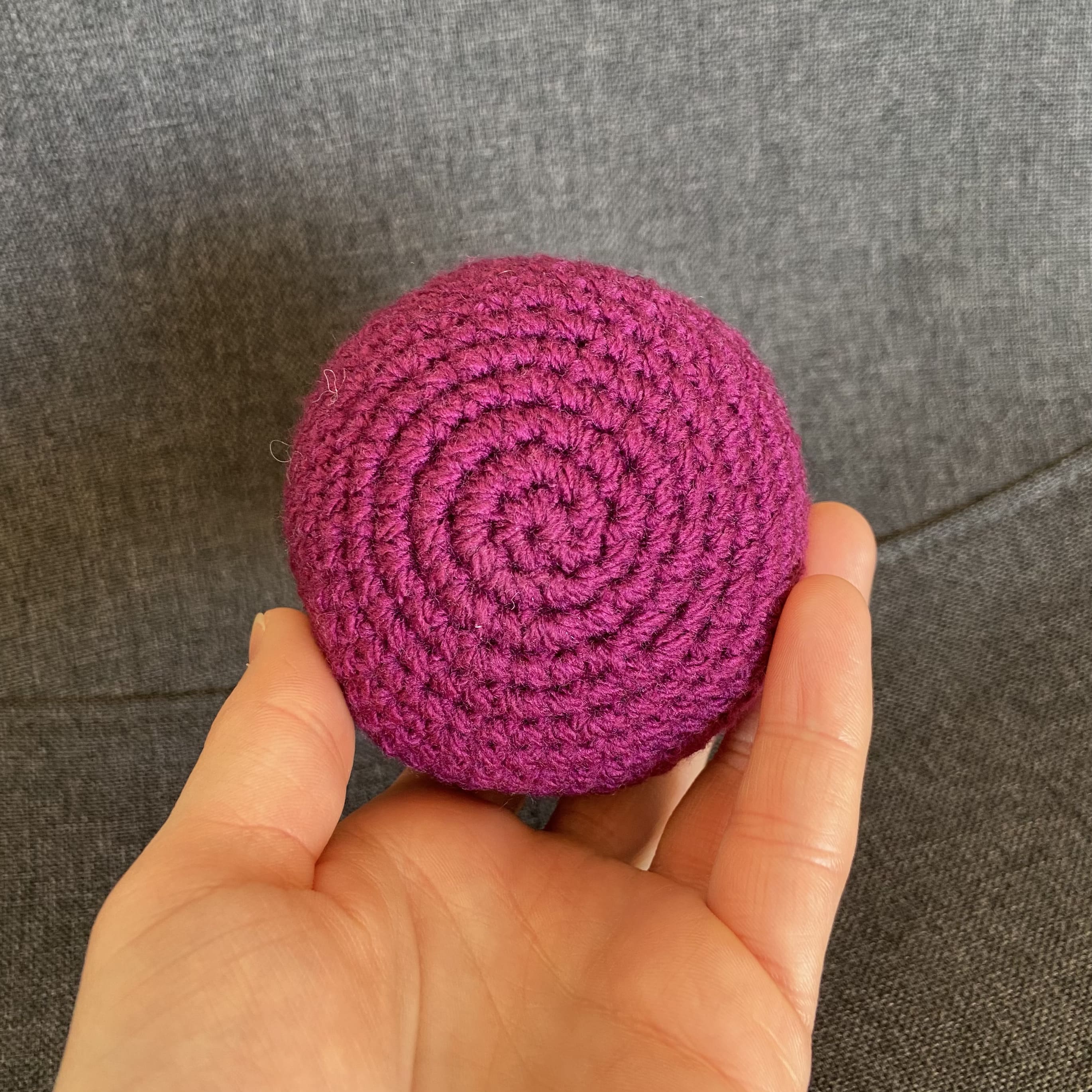 Peluche aubergine au crochet – Déco cuisine cottagecore fait main en France Les Crochets d'Isabelle