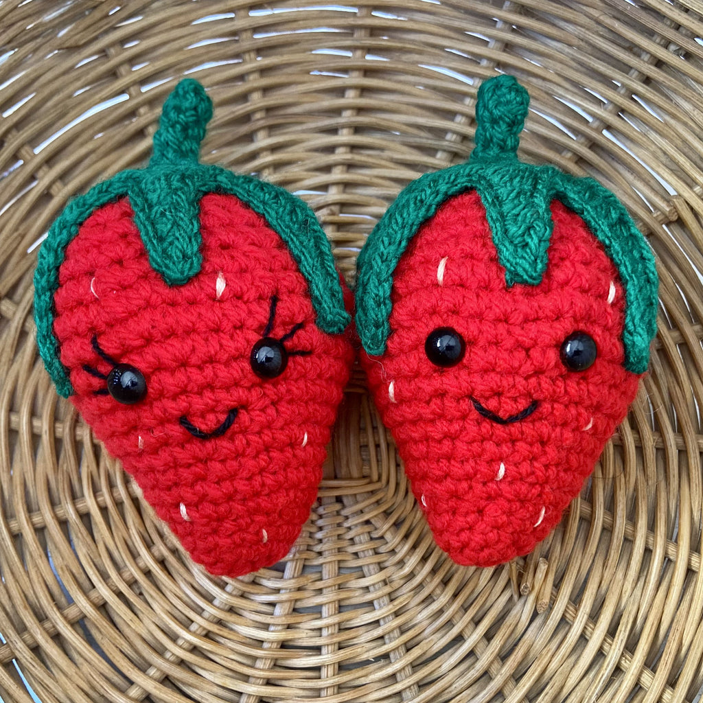 Peluches Fraises au Crochet – Décoration Amigurumi Fait Main en France Les Crochets d'Isabelle
