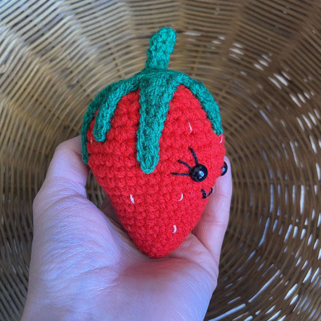 Peluches Fraises au Crochet – Décoration Amigurumi Fait Main en France Les Crochets d'Isabelle