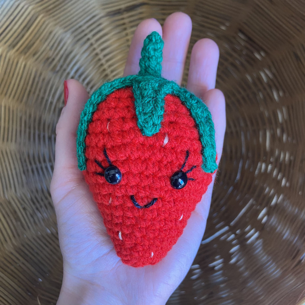 Peluches Fraises au Crochet – Décoration Amigurumi Fait Main en France Les Crochets d'Isabelle