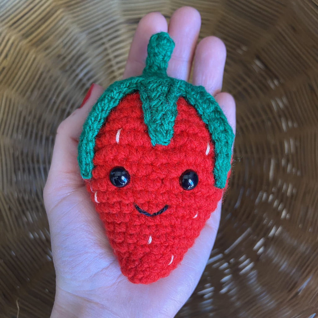Peluches Fraises au Crochet – Décoration Amigurumi Fait Main en France Les Crochets d'Isabelle