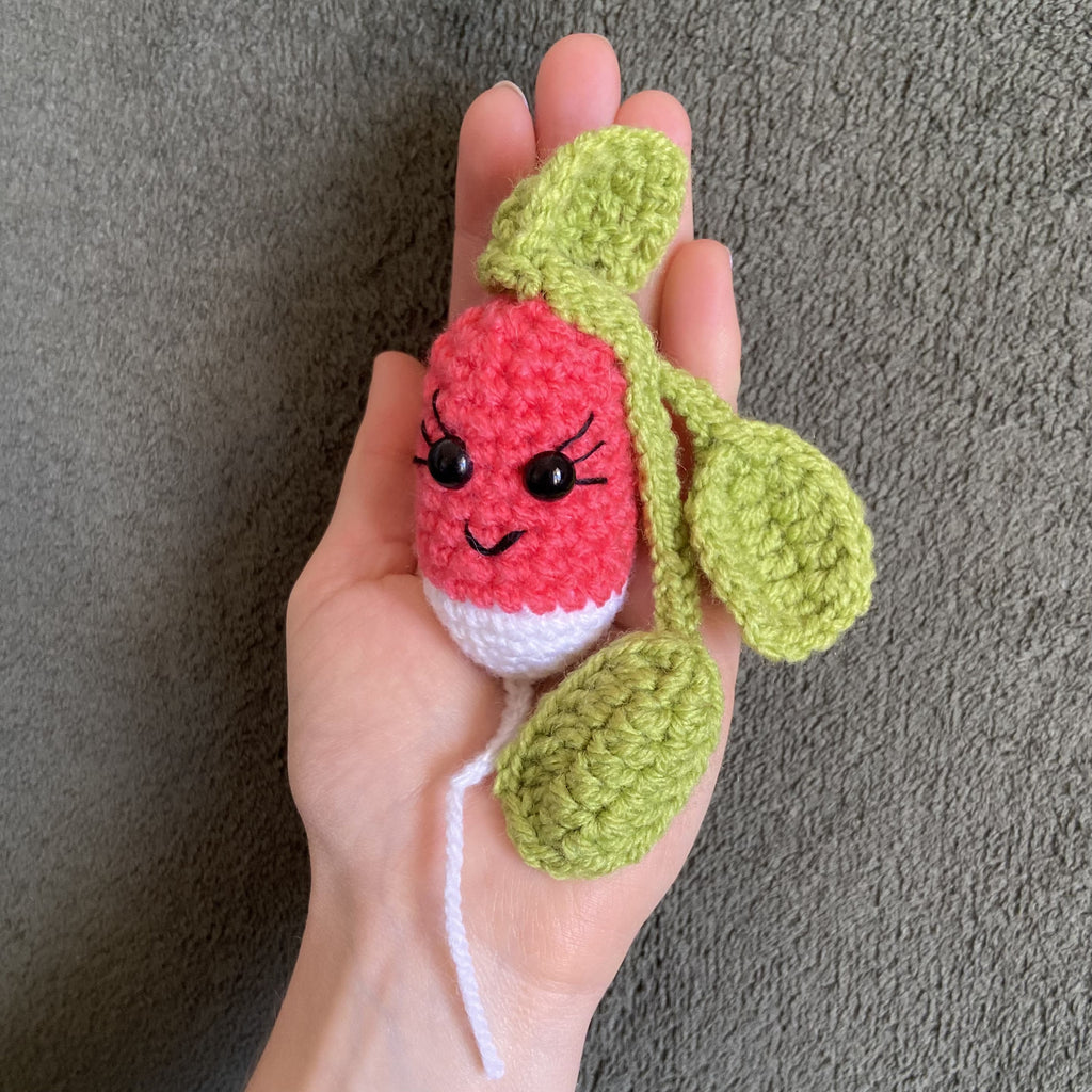 Peluche radis au crochet – Déco cuisine cottagecore fait main en France Les Crochets d'Isabelle
