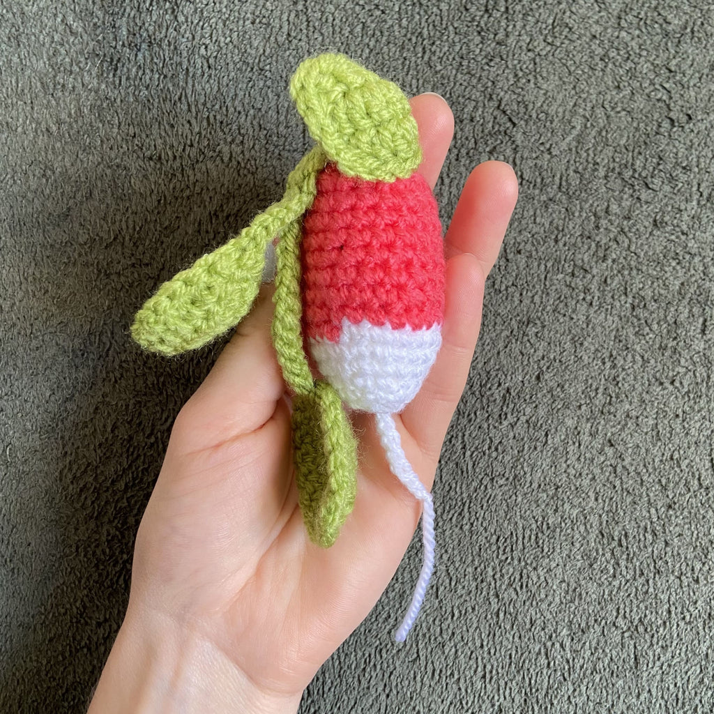 Peluche radis au crochet – Déco cuisine cottagecore fait main en France Les Crochets d'Isabelle
