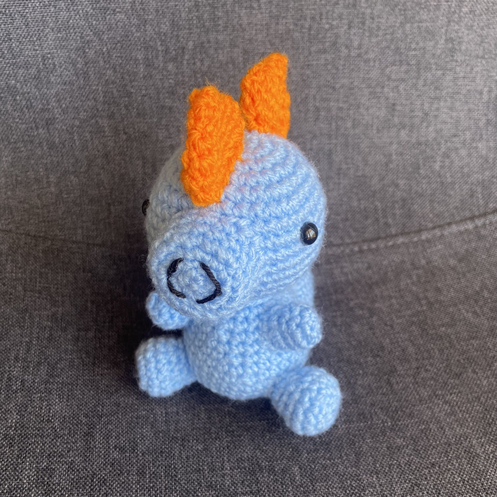 Peluches dinosaures au crochet – Décoration amigurumi chambre enfant Les Crochets d'Isabelle
