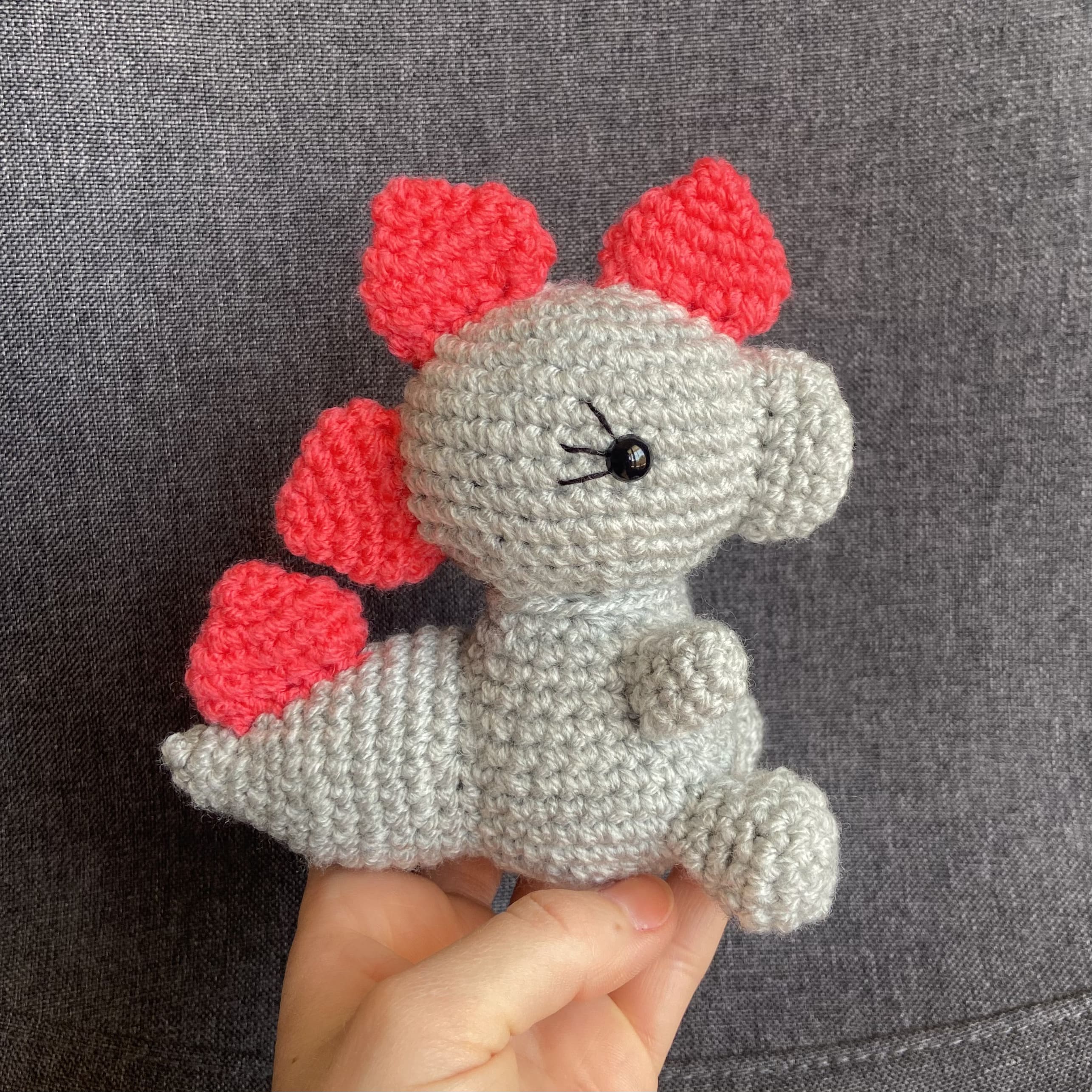 Peluches dinosaures au crochet – Décoration amigurumi chambre enfant Les Crochets d'Isabelle