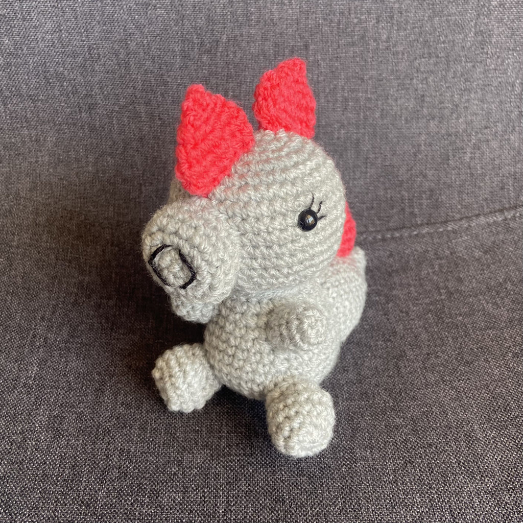 Peluches dinosaures au crochet – Décoration amigurumi chambre enfant Les Crochets d'Isabelle