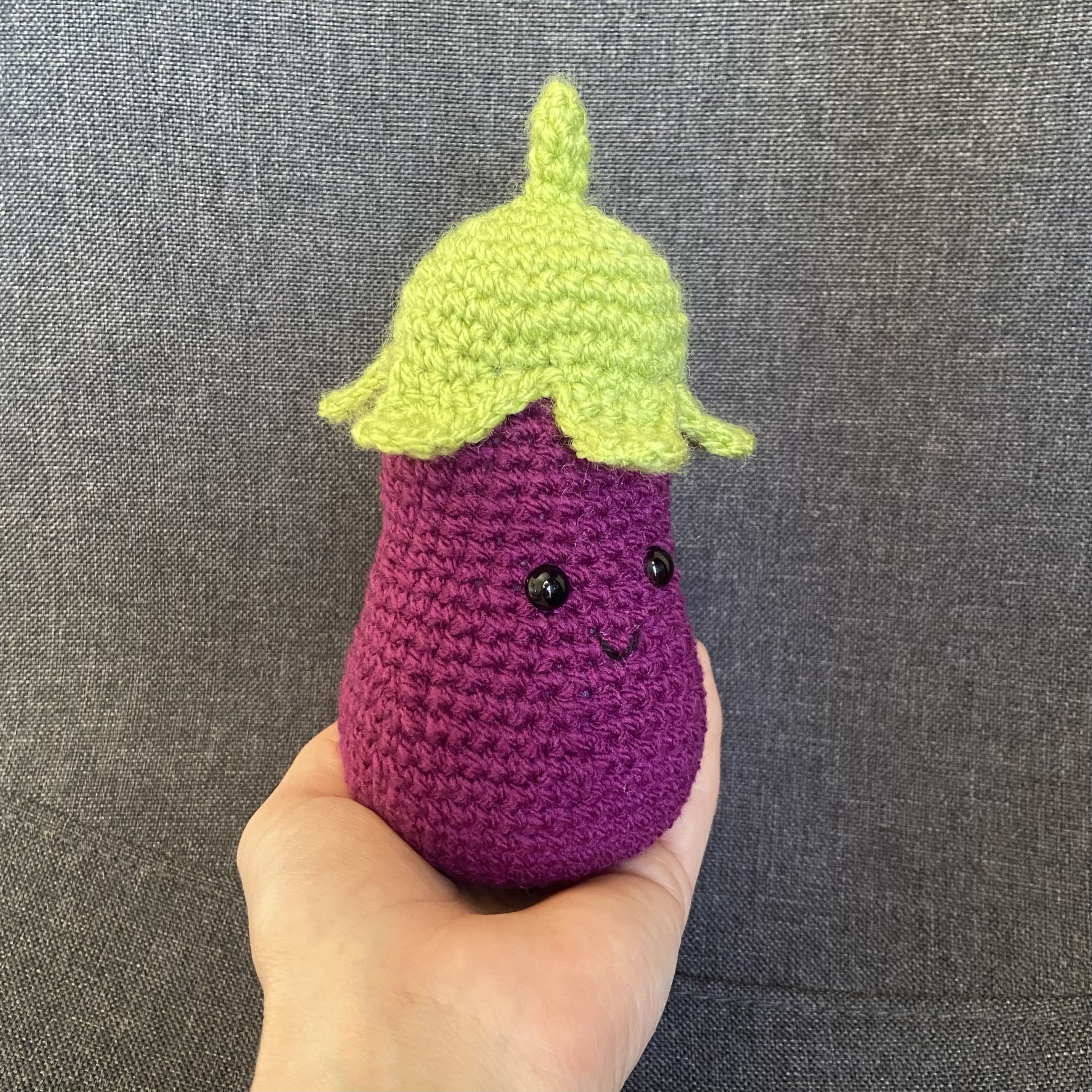 Peluche aubergine au crochet – Déco cuisine cottagecore fait main en France Les Crochets d'Isabelle