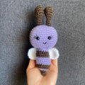 Peluche abeille violette au crochet – Amigurumi fait main en France Les Crochets d'Isabelle