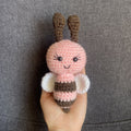 Peluche abeille rose au crochet Les Crochets d'Isabelle