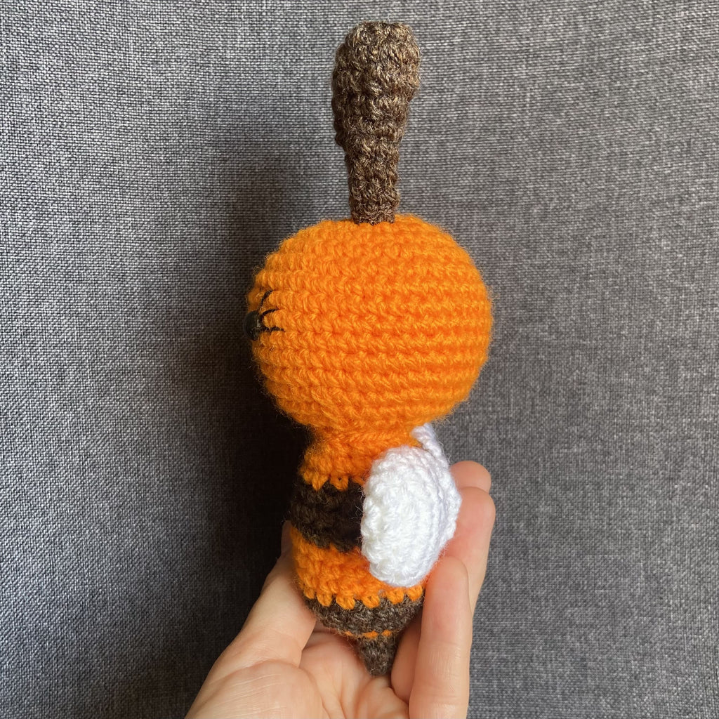 Peluche abeille orange au crochet – Amigurumi fait main en France Les Crochets d'Isabelle