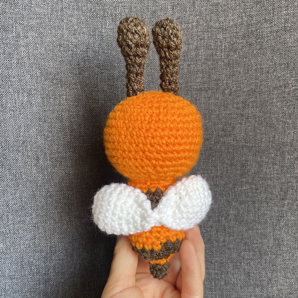 Peluche abeille orange au crochet – Amigurumi fait main en France Les Crochets d'Isabelle