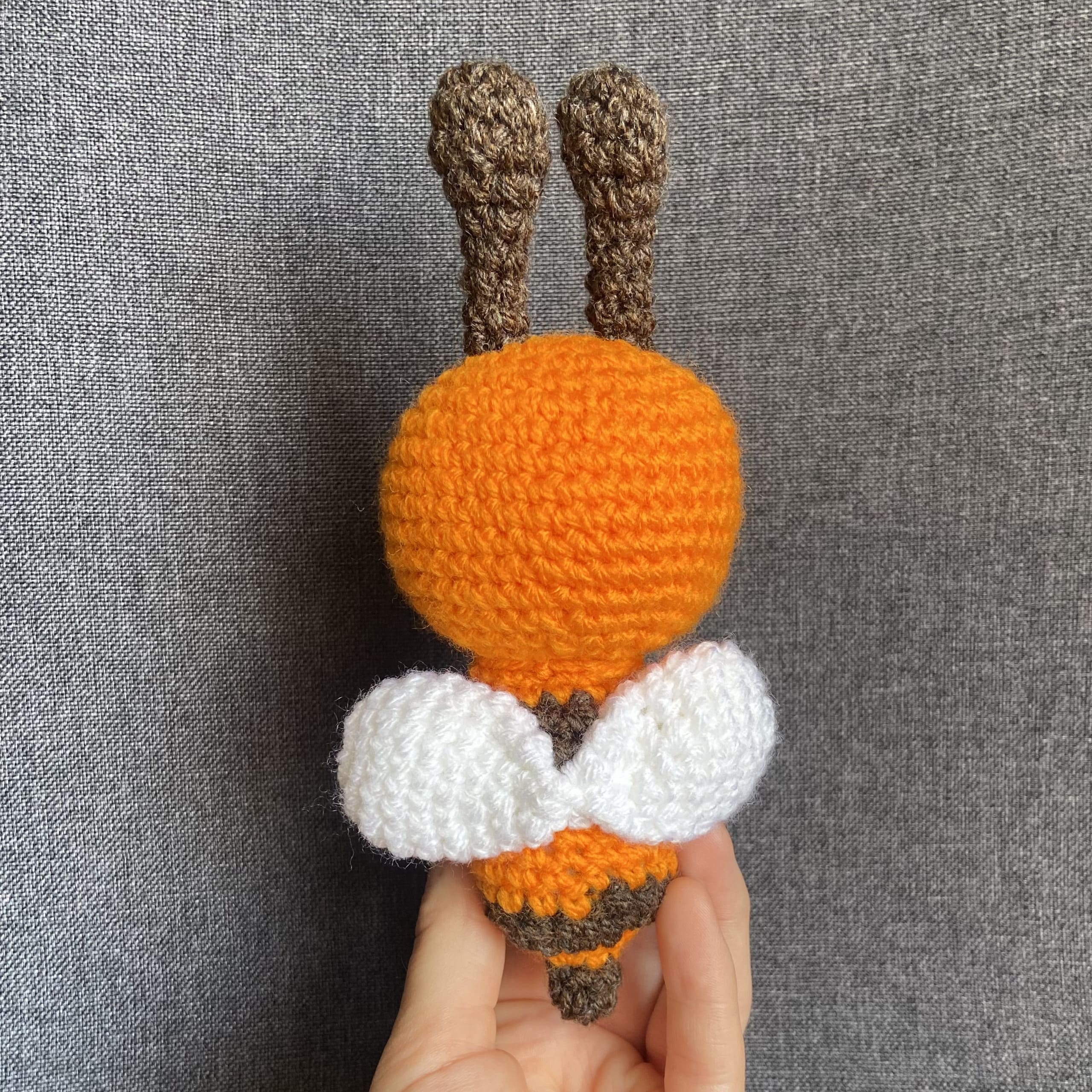 Peluche abeille orange au crochet – Amigurumi fait main en France Les Crochets d'Isabelle