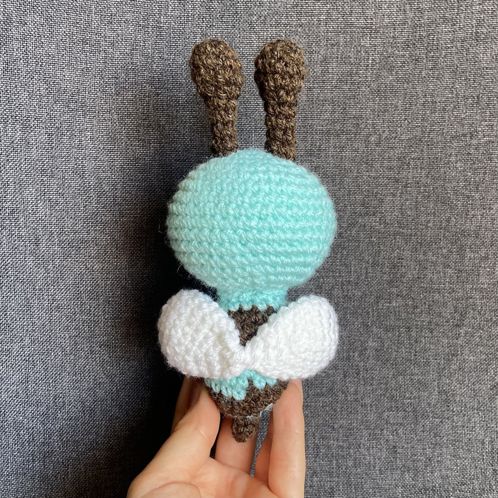 Peluche abeille bleue au crochet – Amigurumi fait main en France Les Crochets d'Isabelle