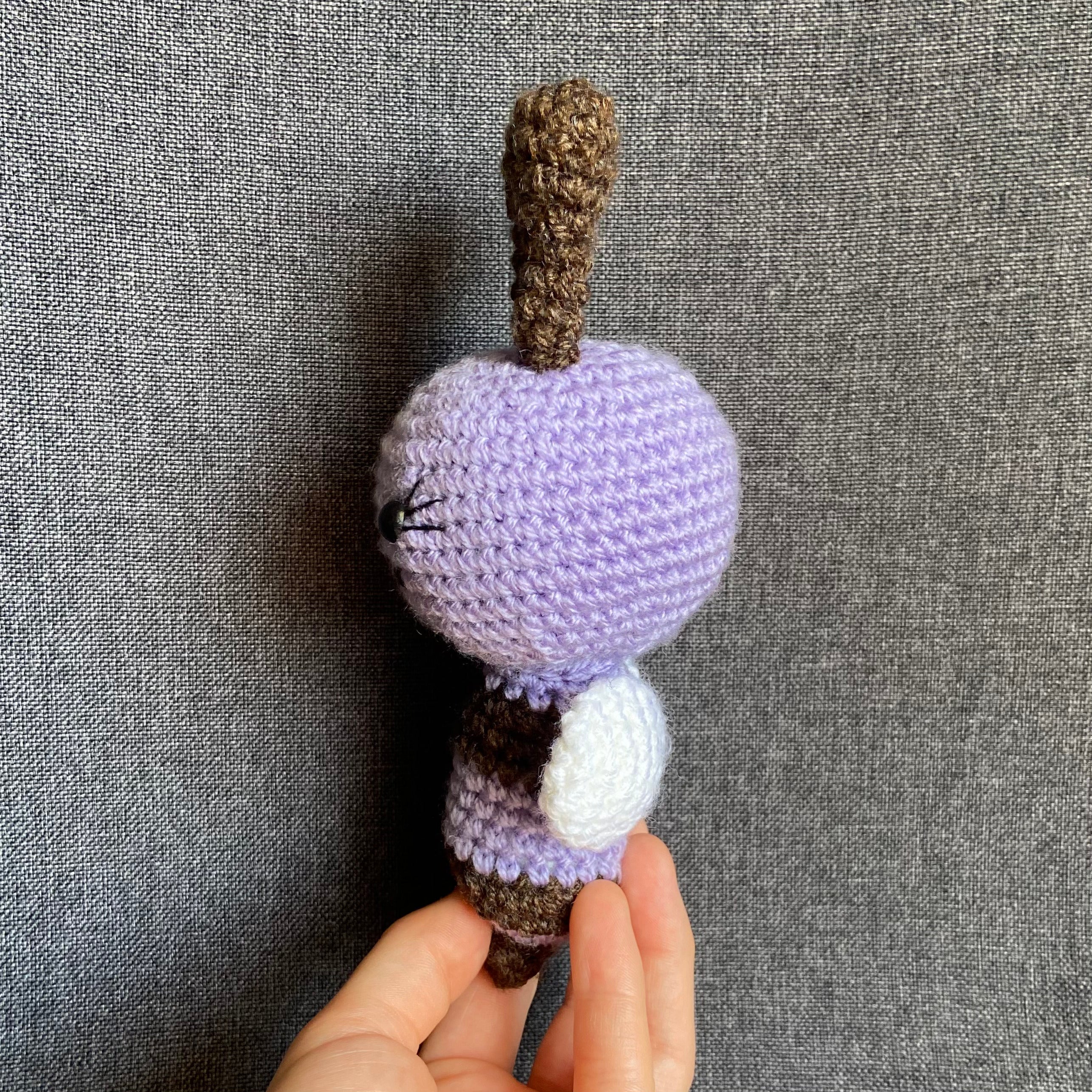 Peluche abeille violette au crochet – Amigurumi fait main en France Les Crochets d'Isabelle