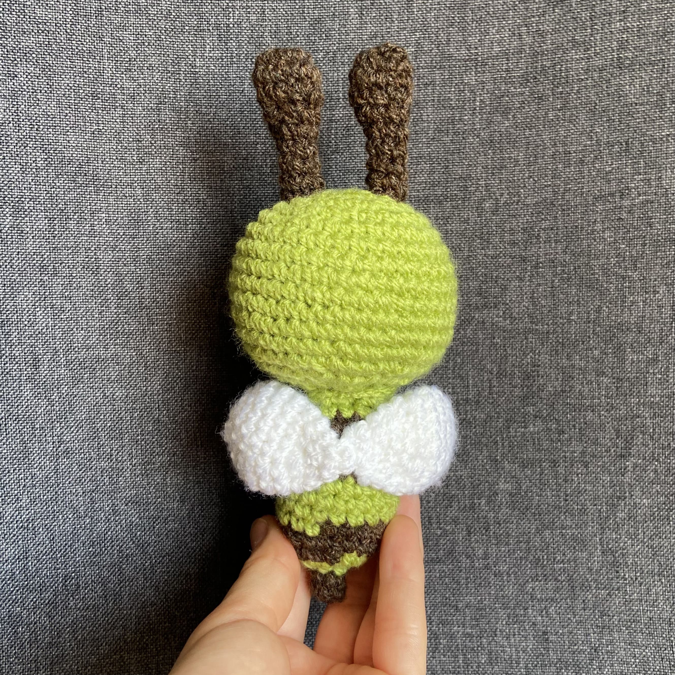 Peluche abeille verte au crochet – Amigurumi fait main en France Les Crochets d'Isabelle