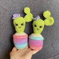 Duo de cactus multicolore au crochet fait main – Cadeau retraite & déco kawaii Les Crochets d'Isabelle